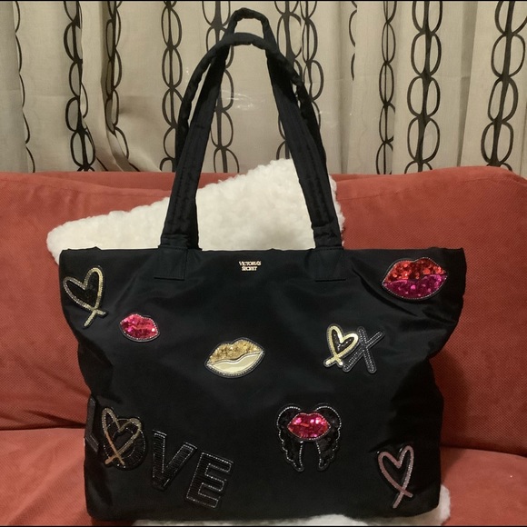 Victoria's Secret Handbags - Victoria’s Secret Runway Patch City Tote 🖤💓